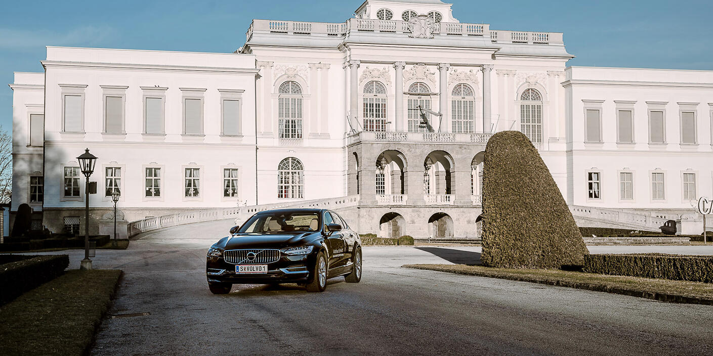 Der Volvo S90 Plug-in Hybrid bei Schmidt Automobile.