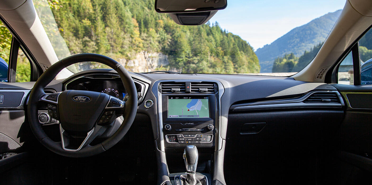 Ford Mondeo Hybrid Traveller