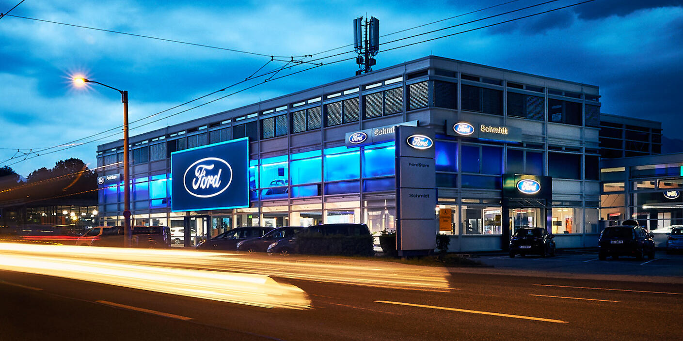 Schmidt Automobile Alpenstraße Salzburg am Abend
